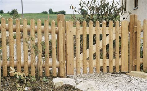 Holz vermittelt ein gefühl der wärme und sympathie und verleiht haus und garten ein freundliches gesicht. Gartenzäune - Holzland Dostler - Holz für Bau, Ausbau und ...