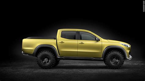 On the other hand, one piece of the puzzle is largely missing and it is a truck. Un pick-up de luxe pour Mercedes! | TVA Nouvelles