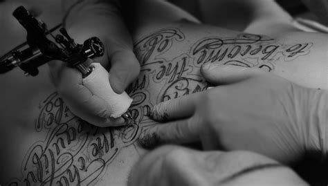 Poradíme vám jak vybrat písmo na tetování a co napsat. CENA TETOVÁNÍ / Martin Tattooer Zincik | HATUMOA