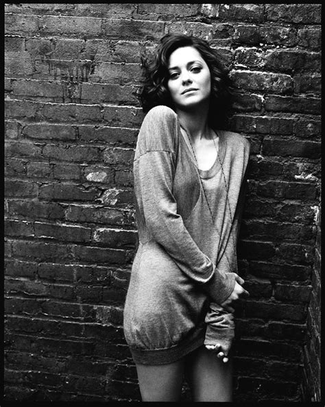 Marion cotillard, who won the best actress academy award for her role as édith piaf in la vie en rose (retitled la vie en rose in the united states), is the second actress to win an acting oscar performing in a language other than english next to sophia loren. Marion Cotillard | Marion cotillard, Marion cottilard ...