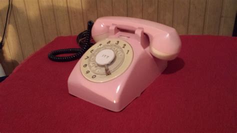 Baiser avec moi o telephone rose, je me branle avec toi, nous allons nous masturber ensemble et jouir à 2 au tel rose, conversations chaudes en direct. Téléphone rose vintage , téléphone manuel a cadran ...