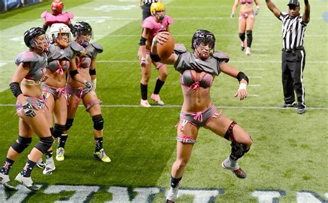Longe das transmissões da tv, brasileiros vão consolidando cada vez mais o esporte no país. Futebol americano de lingerie - 12/08/2018 - Esporte ...