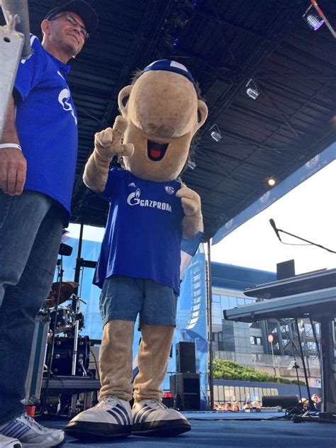 Fc schalke 04 esports is the esports division of german sports club fc schalke 04. FC Schalke 04 on Twitter: "#Erwin on Stage! #SchalkeTag # ...