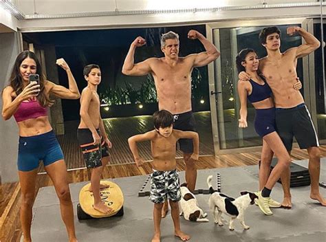 Marcio é casado com a nutricionista andrea santa rosa, com quem tem quatro filhos: Marcio Garcia mostra a família completa se exercitando ...