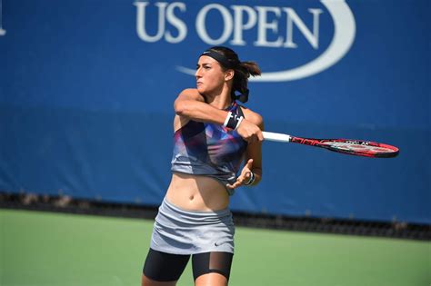 Il tennis declinato al femminile, rigorosamente in outfit bianco, come vuole la tradizione del circolo. Caroline Garcia - 2017 US Open Tennis Championships in NY ...