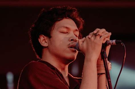 Check spelling or type a new query. Lirik Lagu dan Chord Gitar 'Membasuh' Milik Hindia feat ...
