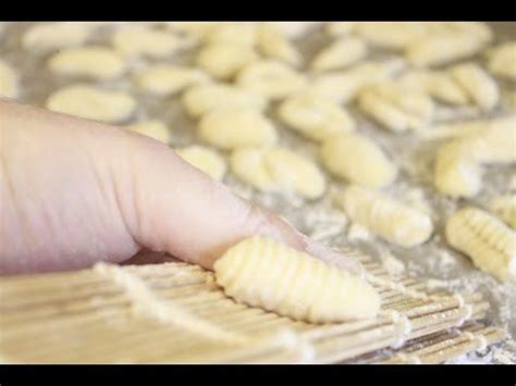 Gnocchi o ñoquis de patata. Como hacer formar los gnocchi | Ñoquis, Recetas de ñoquis ...