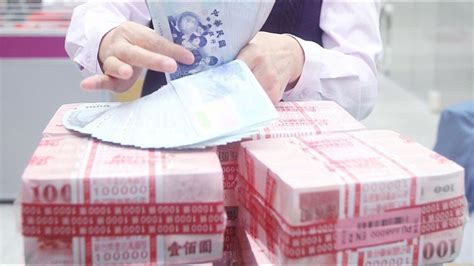盾 (vnd) 開曼群島美元 (kyd) 塔吉克斯坦索莫尼 (tjs) 塞舌爾盧比 (scr) 塞拉利昂萊昂 (sll) 塞爾維亞第納爾 (rsd) 新加坡元 (sgd) 新台幣 (twd) 新西蘭元 (nzd) 瑞士法郎 (chf) 瑞典克朗 (sek). 新台幣匯率觸及31元大關!匯銀主管驚爆原因｜東森財經新聞