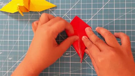 Simak video origami bahasa indonesia dari cara buat origami. Origami : cara buat bentuk burung - YouTube