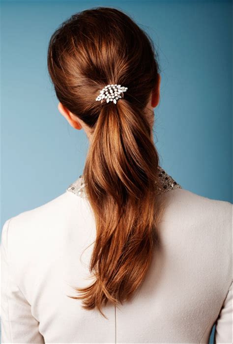 Al giorno d'oggi le acconciature, tanto quanto la moda,. Acconciature sposa con coda