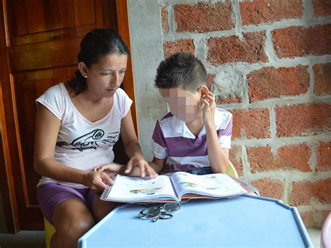 Ella es muy tranquila hasta la fecha ha tenido solo un par de enamorados y solo se daban besitos, ella era virgen cuando la follé. se folla a la madre y abuela