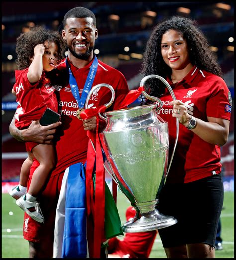 Free shipping options & 60 day returns at the official adidas online store. Wijnaldum haalt alles uit de kast om familie op het veld ...