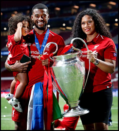 See a recent post on tumblr from @carlalovesgini about georginio wijnaldum. Wijnaldum haalt alles uit de kast om familie op het veld ...