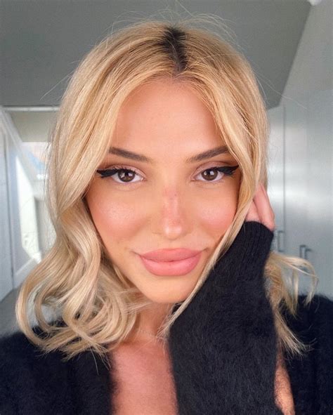 Ölüdeniz'in en iyi oteline hoş geldiniz. DANIELLE MARCAN on Instagram: "#ad Glowy summery look ...