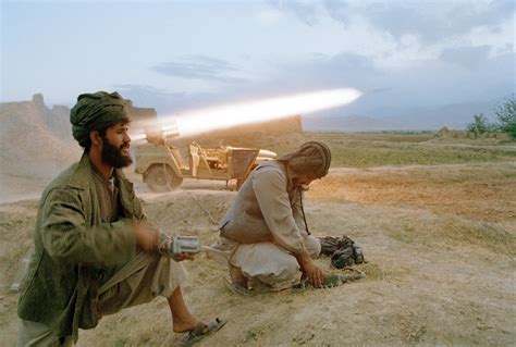 Jun 29, 2021 · делать выводы о захвате радикальным движением талибан большей части афганистана рано, талибы. 1996 год в цвете: чем жил мир 20 лет назад: visualhistory ...