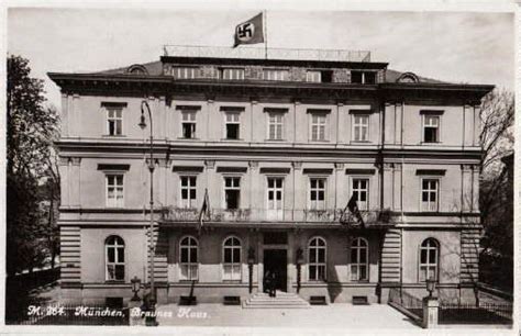 Die münchner stadtvorsitzende der grünen katharina. braune haus - ZVAB