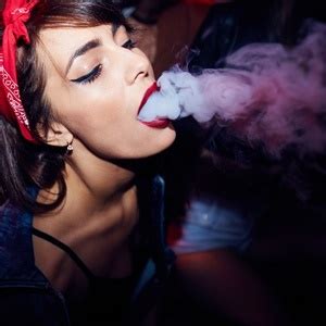 Just this week, the biggest vaping company in the country, juul, announced that it would stop selling most of its flavored pods in stores and would minimize its social media. Under pressure, top US e-cig maker pulls most flavoured ...