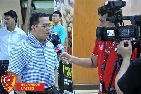 Ahli dewan undangan negeri (adun) bukit antarabangsa, mohamed azmin ali selesai mengangkat sumpah sebagai menteri besar selangor yang baharu menggantikan tan sri abdul khalid ibrahim. Makan Malam Bersama YAB Dato' Menteri Besar Selangor ...