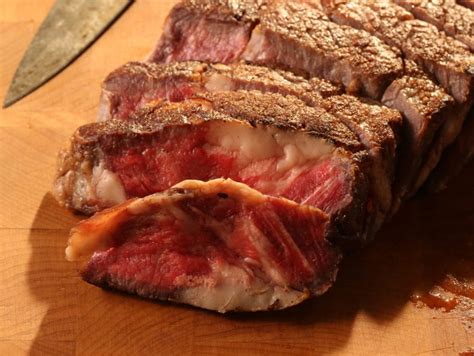 This boneless prime rib recipe does not disappoint, and you can expect your prime rib to turn out exactly as you'd hoped this year — with a tender, juicy inside and a beautifully browned, crispy crust. Alton Brown Prime Rib Recipe - hakikahlenberg