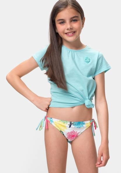 Culetín niña bordado perforado multicolor & volante disponible desde la talla 2 a la 10 para la temporada verano 2019. culetin niñas