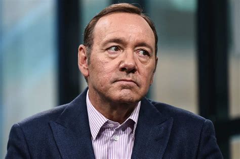 Kevin spacey, son olarak 2020'de çektiği noel videosu için kamera karşısına geçmiş, sonra sosyal spacey, 1980'lerde 14 yaşındayken cinsel istismara uğradığını iddia eden iki erkek tarafından dava. Kevin Spacey's New Film Opens To Less Than $150 After Sex ...