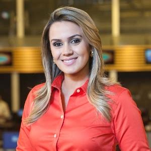 Carla cecato, jornalista da record tv, assustou os fãs na tarde deste sábado (20), ao aparecer debilitada deitada na cama de um hospital. Manuela Queiroz vai dividir a bancada do Fala Brasil com Carla Cecato na semana que vem - TV TOTAL