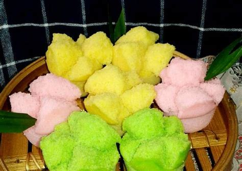 Tetapi sekarang, apem bisa di temukan dimana saja dan kapan saja. Resep Apem mekar a.k.a kue mangkok oleh Nana Hanif - Cookpad