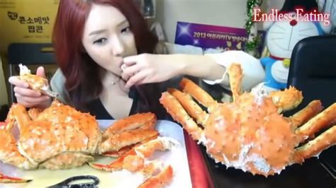 The last name is an accurate description, as the kamchatka crab is the largest blue crab, like kamchatka crabs, live around 20 to 25 years and often accompany king crabs during migration. Korean Girl Eat A Very Big King Crab [Endless Eating ...