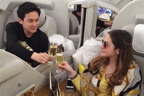 ปิดท้ายที่วิธีการออมเงินสไตล์ ฟลุ๊ค เกริกพล ปัจจุบันเป็นนักลงทุนหัวสมัยใหม่ที่หลายคนอยากรู้ว่า หนุ่มฮอตคนนี้เป็นคนจัด. ครบรอบ4 ปี นาตาลี-ฟลุค สวีทหรูวาเลนไทน์ - โพสต์ทูเดย์ ข่าว ...