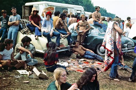 Find the perfect woodstock 1969 stock photos and editorial news pictures from getty images. 60 Amazing Photographs Showing Life, Love, and Community ...