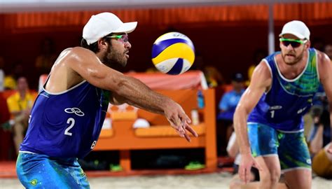 Os dois assumiram o romance alguns meses após o divórcio entre o atleta e iran. » AMAZONAS ATUAL - Alison e Bruno estão na final do vôlei ...