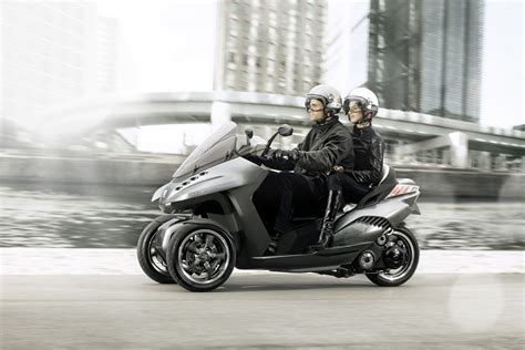 The 3 wheels provide greater stability and safety than regular two wheeled transporters, and sometimes even more torque and longer range. Peugeot HYbrid3 Evolution: Three-Wheel Drive, Hybrid ...