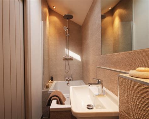 Consider the below small ensuite layout ideas when designing your perfect bathroom: Tiny Ensuite | Houzz