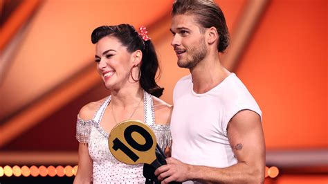 Staffel von let's dance hat einen gewinner: 30-Punkte-Jive: "Let's Dance"-Rúrik und Renata total happy ...