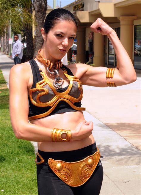 Could be you only notice people who smell like curry because it's a smell you heck, whole streets can smell like curry in a strongly asian community. Adrianne Curry - HawtCelebs