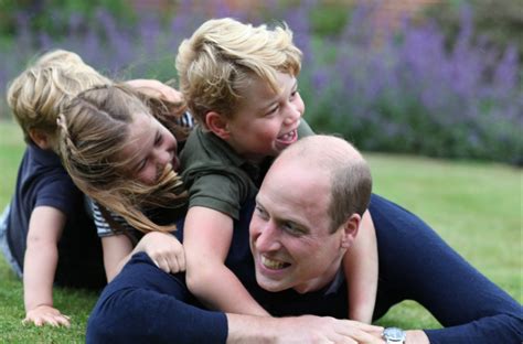 Príncipe william e kate middleton esperam o terceiro filho. Fofos! Príncipe William posa com os filhos em foto tirada ...