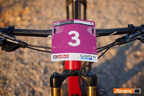 Loana lecomte is at uci mtb world cup: Bicis de los pro: Massi Aire SL de Loana Lecomte