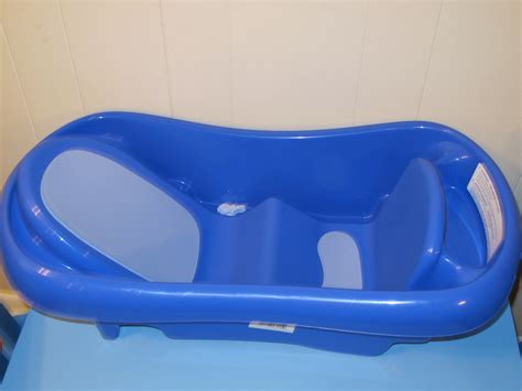 Ireceived our babies' bathtub at our first baby shower we had for our little boy, so i never thought much about ever researching them until i realized ours wasn't practical. The First Years Sure Comfort Newborn to Toddler Tub