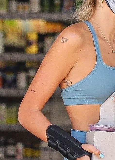 Kaia gerber has revealed a new tattoo, and while her brother presley may have paid tribute to his little sister with a 'kaia' tattoo, she has instead chosen to ink her own middle name on her arm. Kaia Gerber tiene un nuevo mini tattoo y está relacionado ...