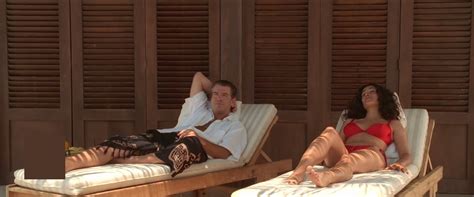 Pierce brosnan e salma hayek in una scena del film. Salma Hayek's Feet