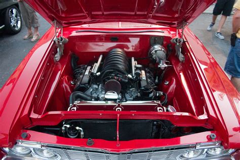 If you do it this way it is an easy wipe down every he's asking how we keep our engine bays clean not how we clean them. Very clean V8 engine bay | Andy Todd | Flickr