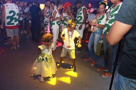 E a mesma coisa com os nossos filhos. EGO - Filhos de Taís Araújo e Lázaro Ramos curtem camarote ...