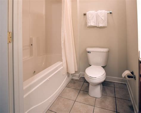 Whether you are seeking a summer home on the lake, golf course villa, waterfront condo, or anything in between. The Pointe at Mariners Landing #C358 Details : RCI