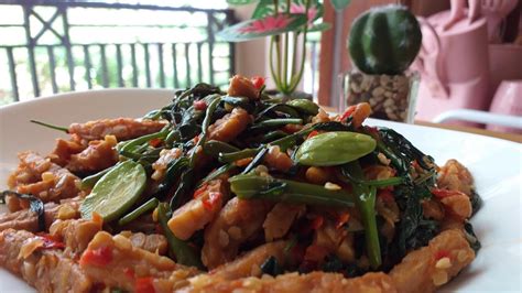 Tumis kangkung atau resep cah kangkung sebenarnya sama dengan memakai bahan utama dari sayur kangkung. Resep Masakan Sehari Hari ~ Cara Membuat Tumis Kangkung ...