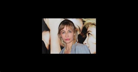 See more ideas about emmanuelle béart, actresses, french beauty. PHOTOS - Emmanuelle Beart : drug, sex and rockn'roll ...