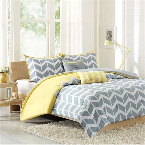 The comforter is crafted to be incredibly comfortable throughout the year: Full/Queen 5-Piece Chevron Stripes Comforter Set in Gray ...