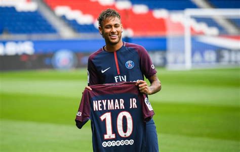 Öte yandan uefa messi transferinde harekete geçti. Foto 1: EN FOTOS: La presentación de Neymar como nuevo ...