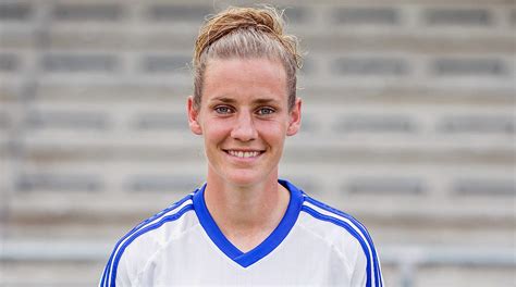 Simone laudehr is a german footballer who plays as a central midfielder or winger for bayern munich. Laudehr: Neuer Anlauf auf die Meisterschaft :: DFB ...