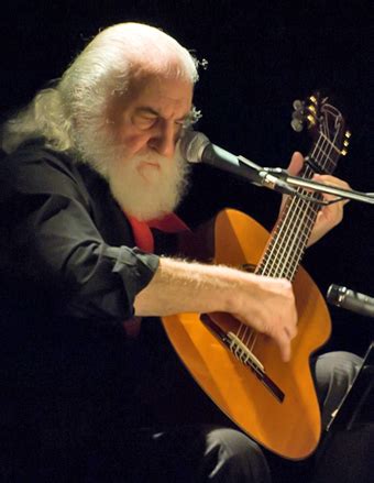 Le explique que no hay manera ni aunque me cobre barato le. José Larralde y una "guitarreada" imperdible en el teatro ...