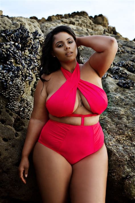 The beauty standards follow white smooth skin and slim physique, which make them beautiful in any attire. #TGT: Thick Girl Thursday | MojiDelano.Com
